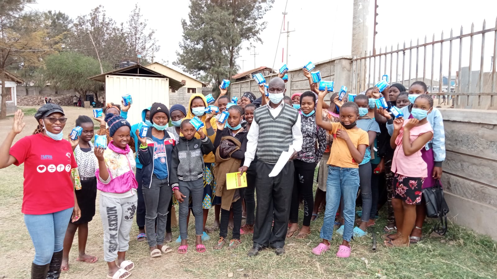Girls in Mukuru receiving sanitary towels from the foundation